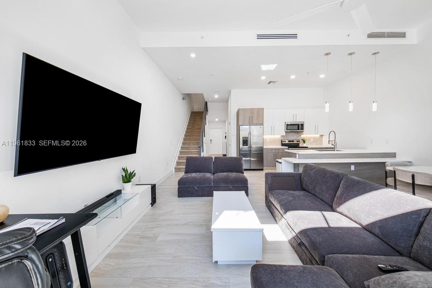 4480 NW 8th Pl Plantation, FL 33317