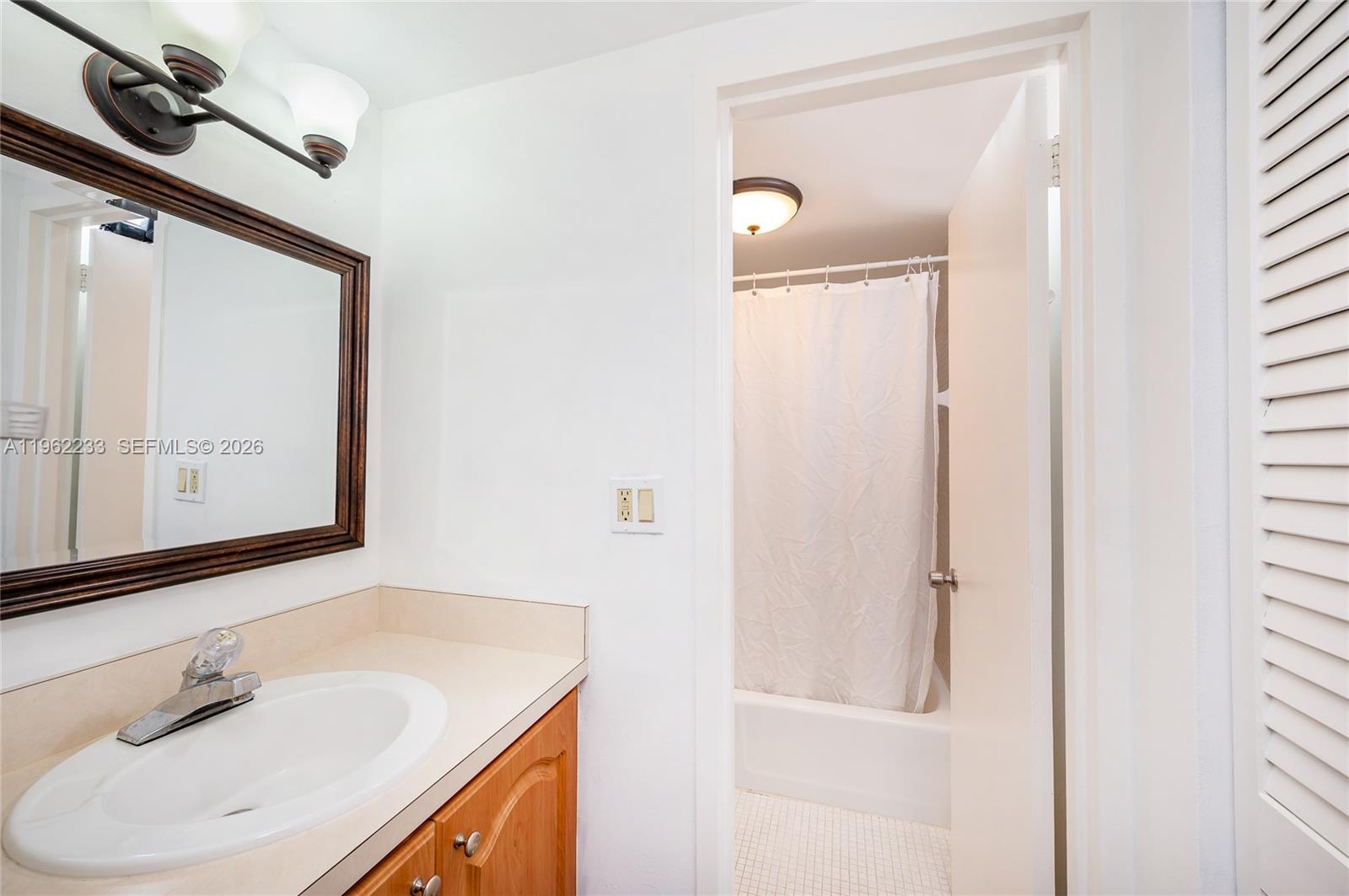 2899 Collins Ave #1505 Miami Beach, FL 33140