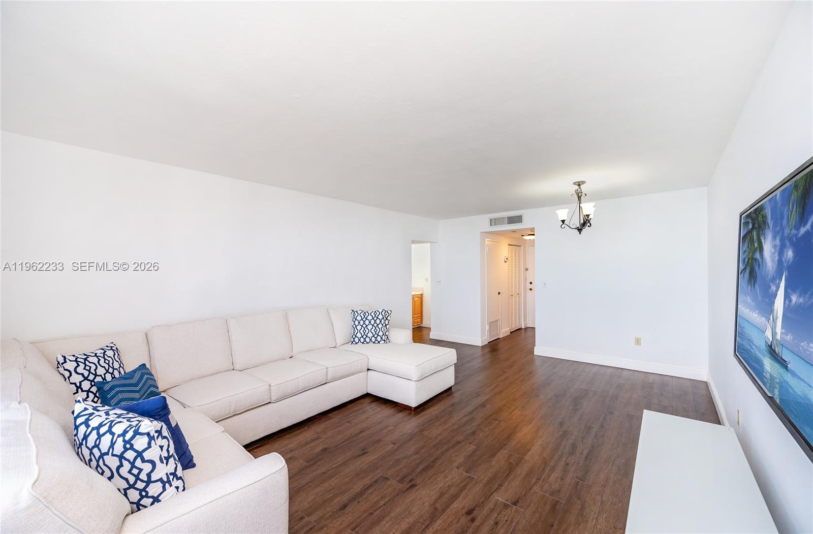 2899 Collins Ave #1505 Miami Beach, FL 33140