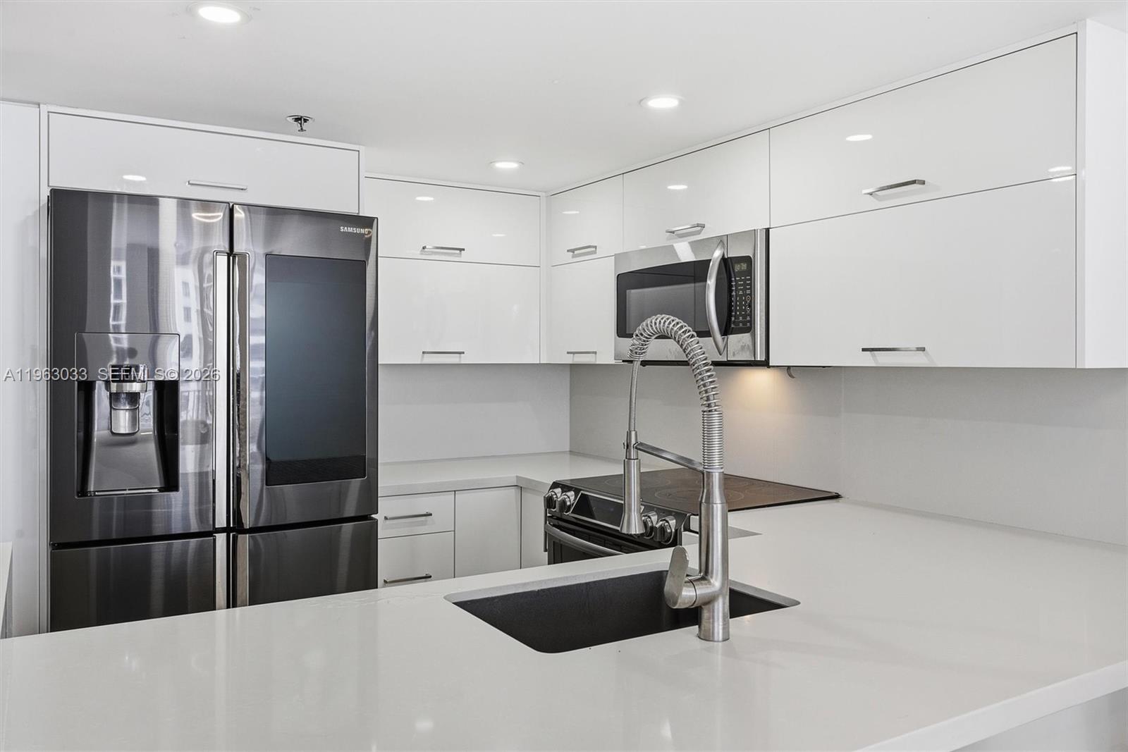 540 Brickell Key Dr #823 Miami, FL 33131