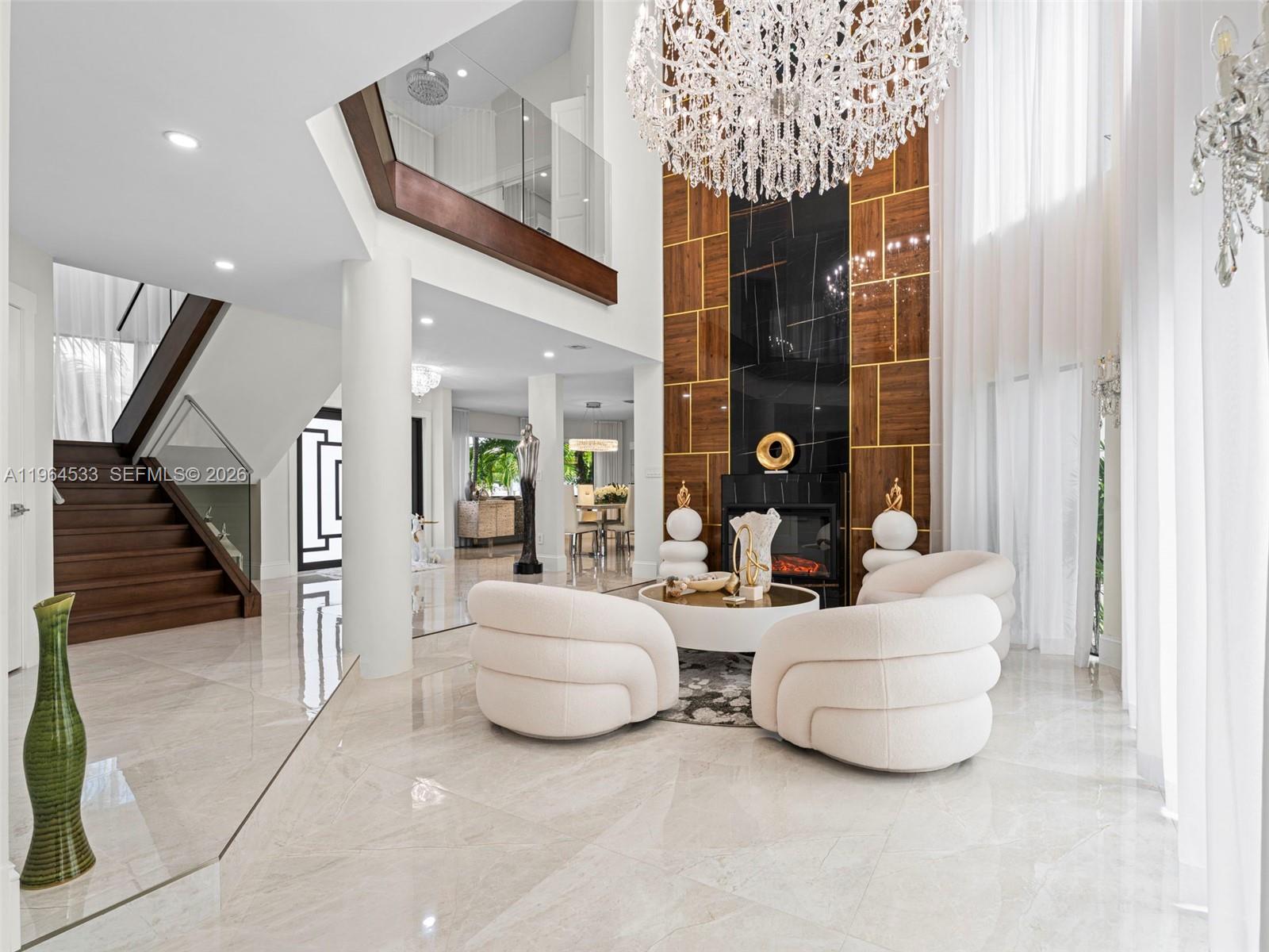 6180 Pine Tree Dr Miami Beach, FL 33140