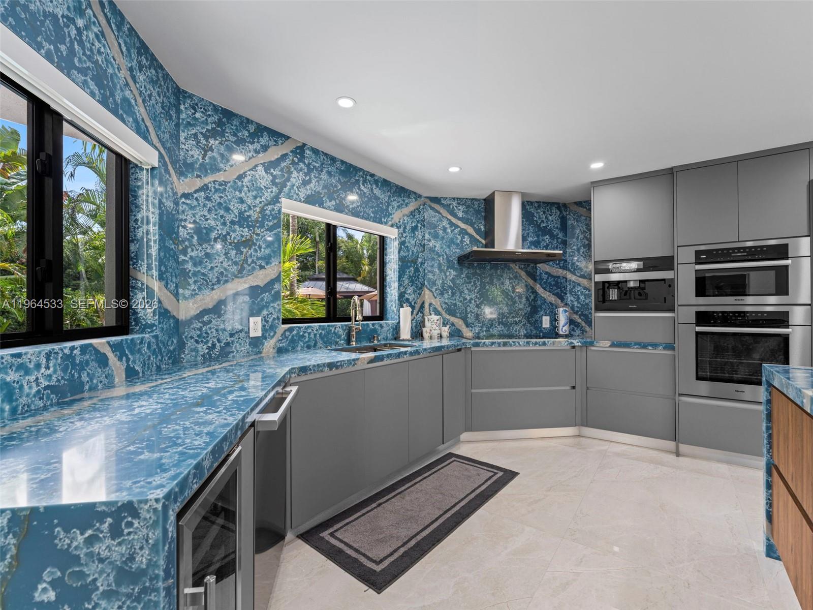 6180 Pine Tree Dr Miami Beach, FL 33140