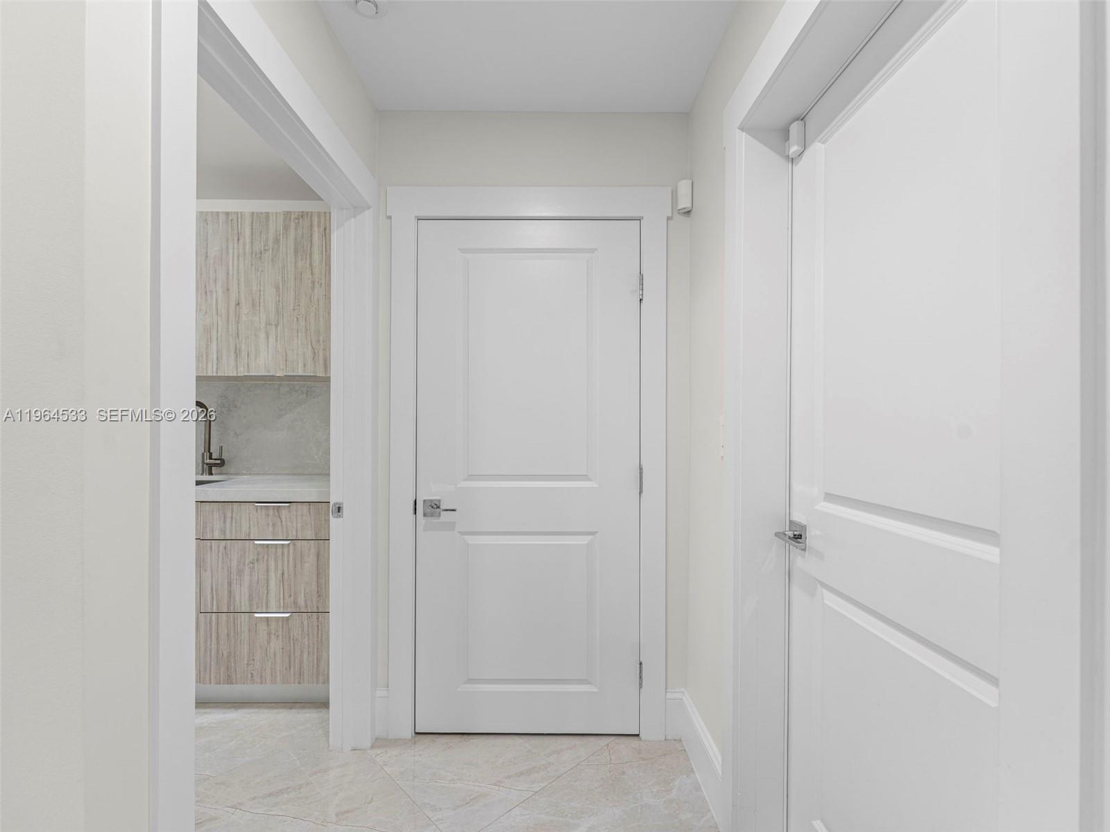 6180 Pine Tree Dr Miami Beach, FL 33140