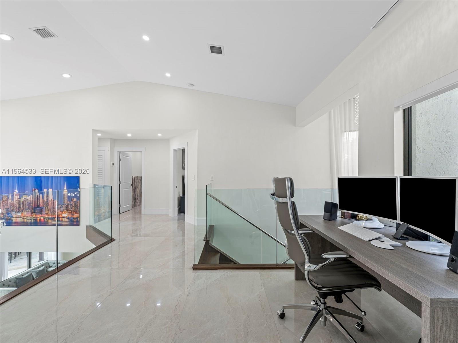 6180 Pine Tree Dr Miami Beach, FL 33140