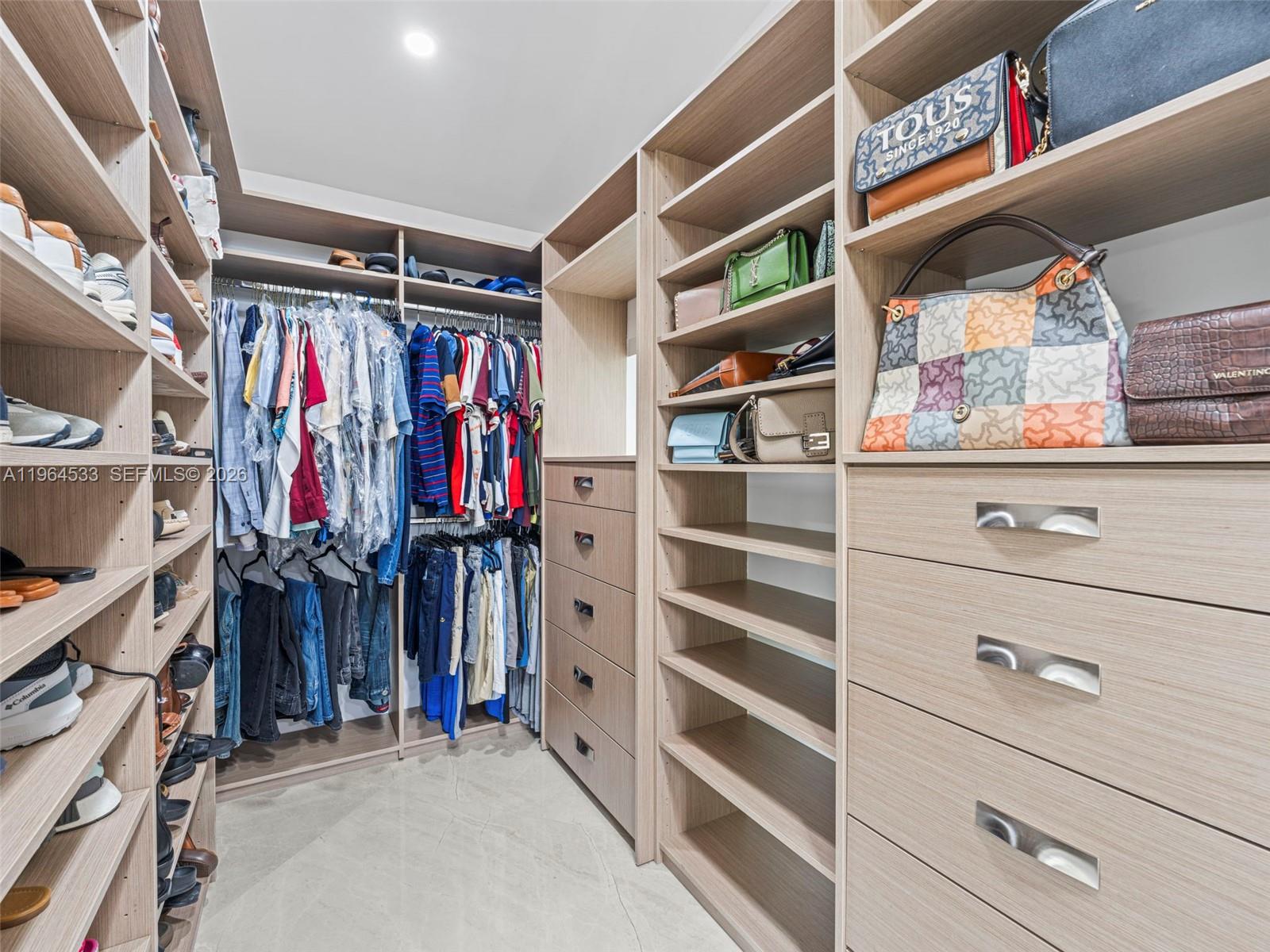 6180 Pine Tree Dr Miami Beach, FL 33140