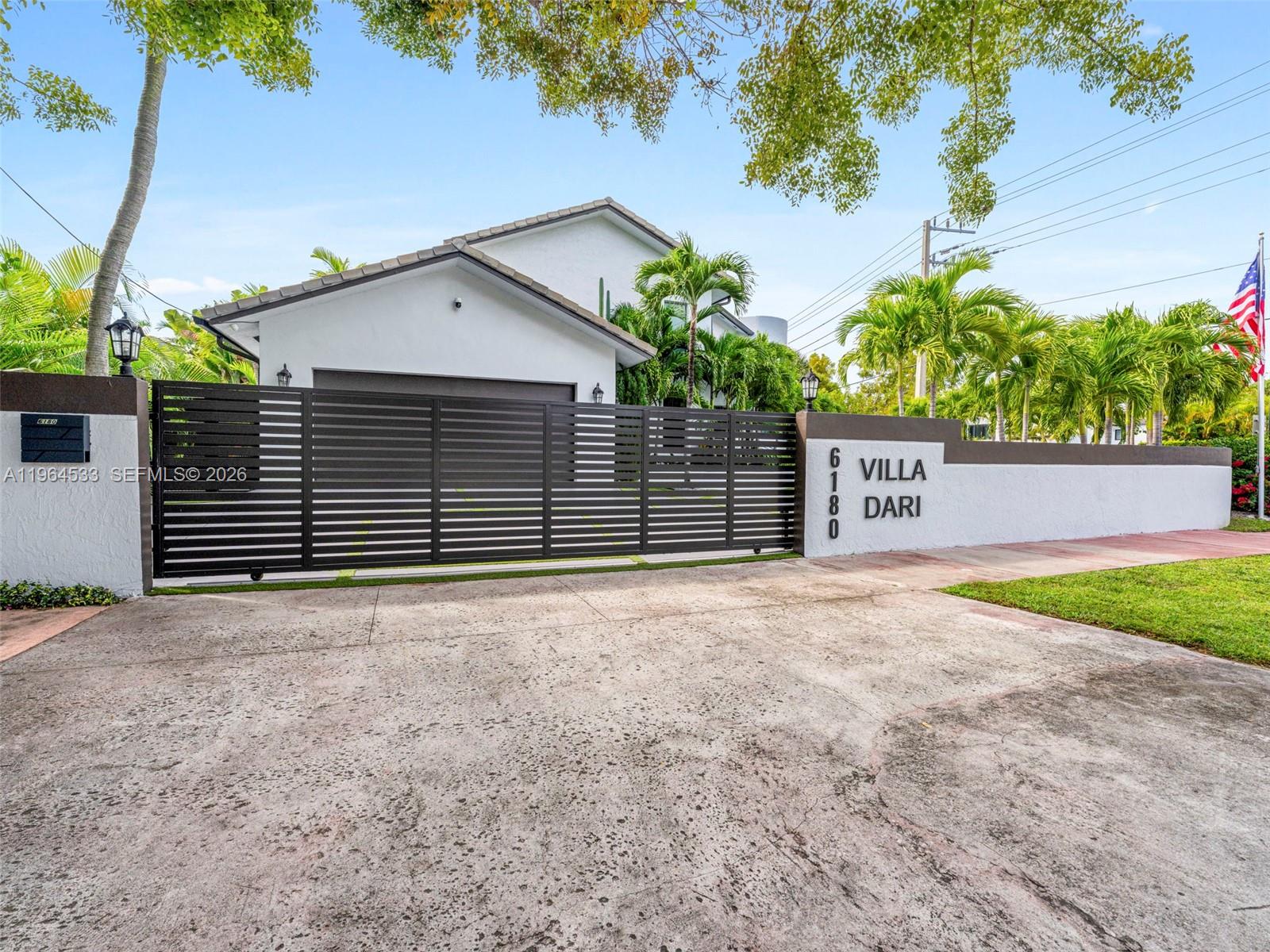 6180 Pine Tree Dr Miami Beach, FL 33140