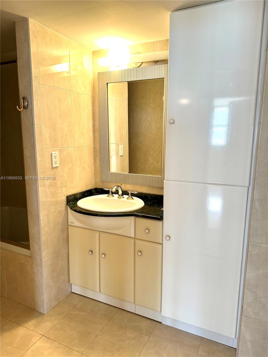 210 174th St #2411 Sunny Isles Beach, FL 33160