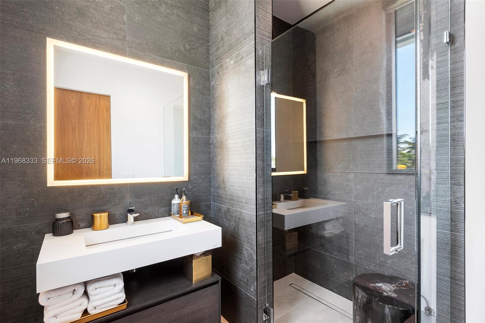 22 Isla Bahia Dr Fort Lauderdale, FL 33316