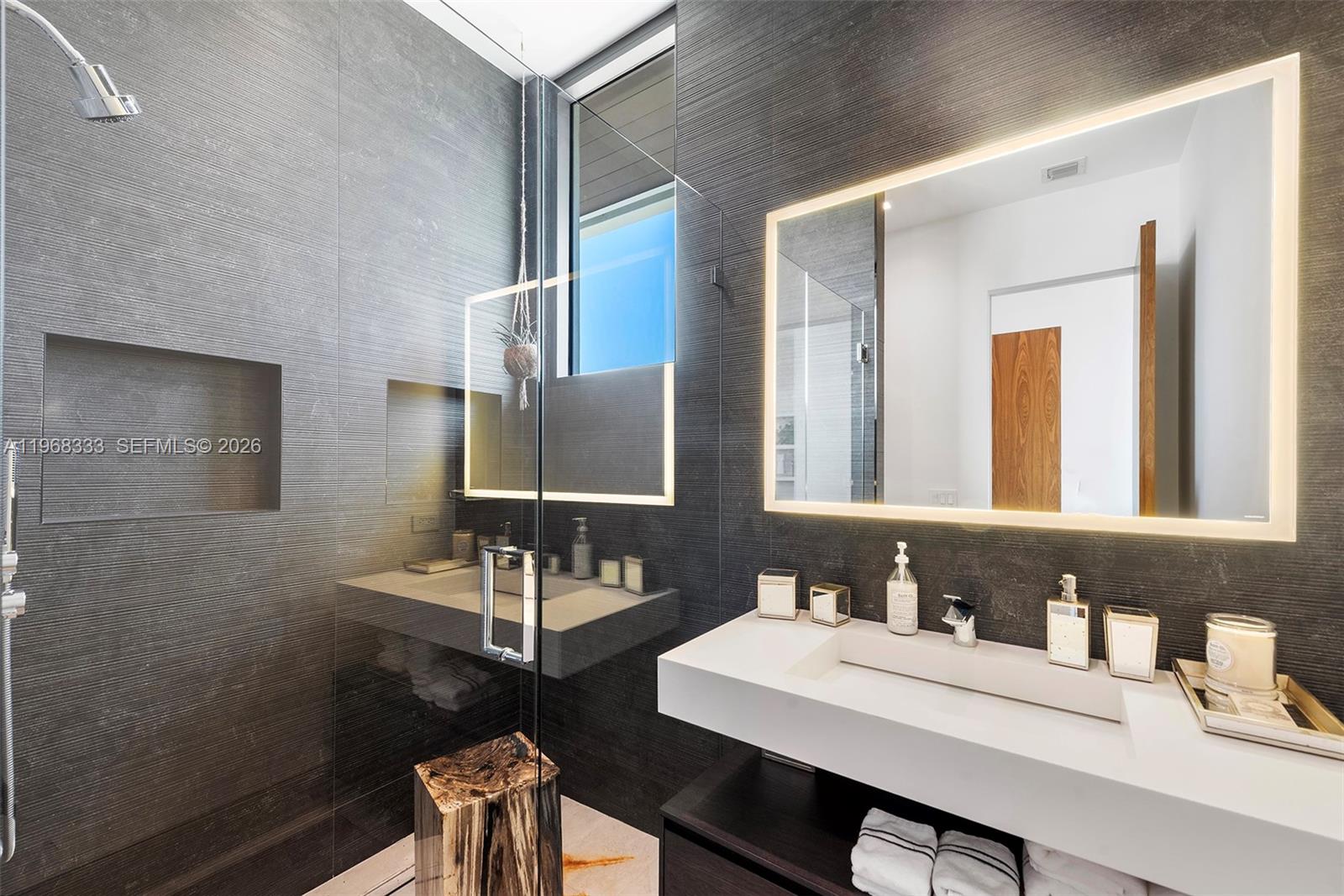 22 Isla Bahia Dr Fort Lauderdale, FL 33316