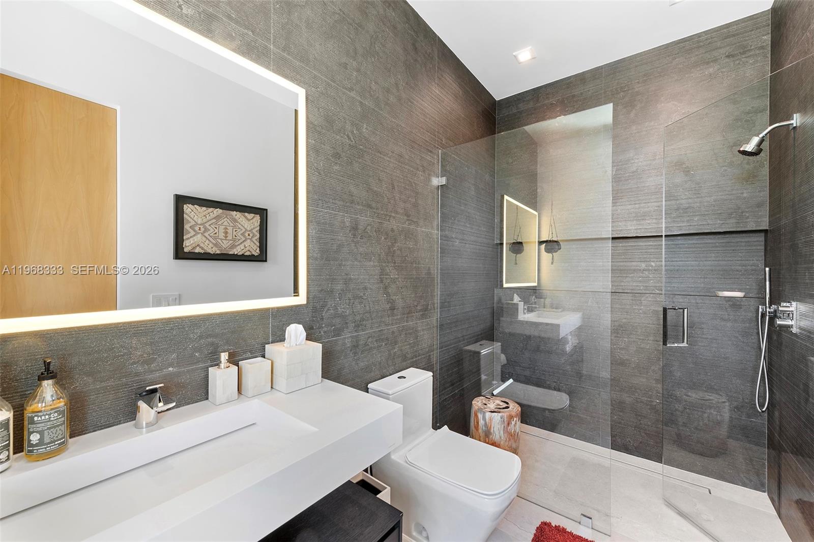 22 Isla Bahia Dr Fort Lauderdale, FL 33316