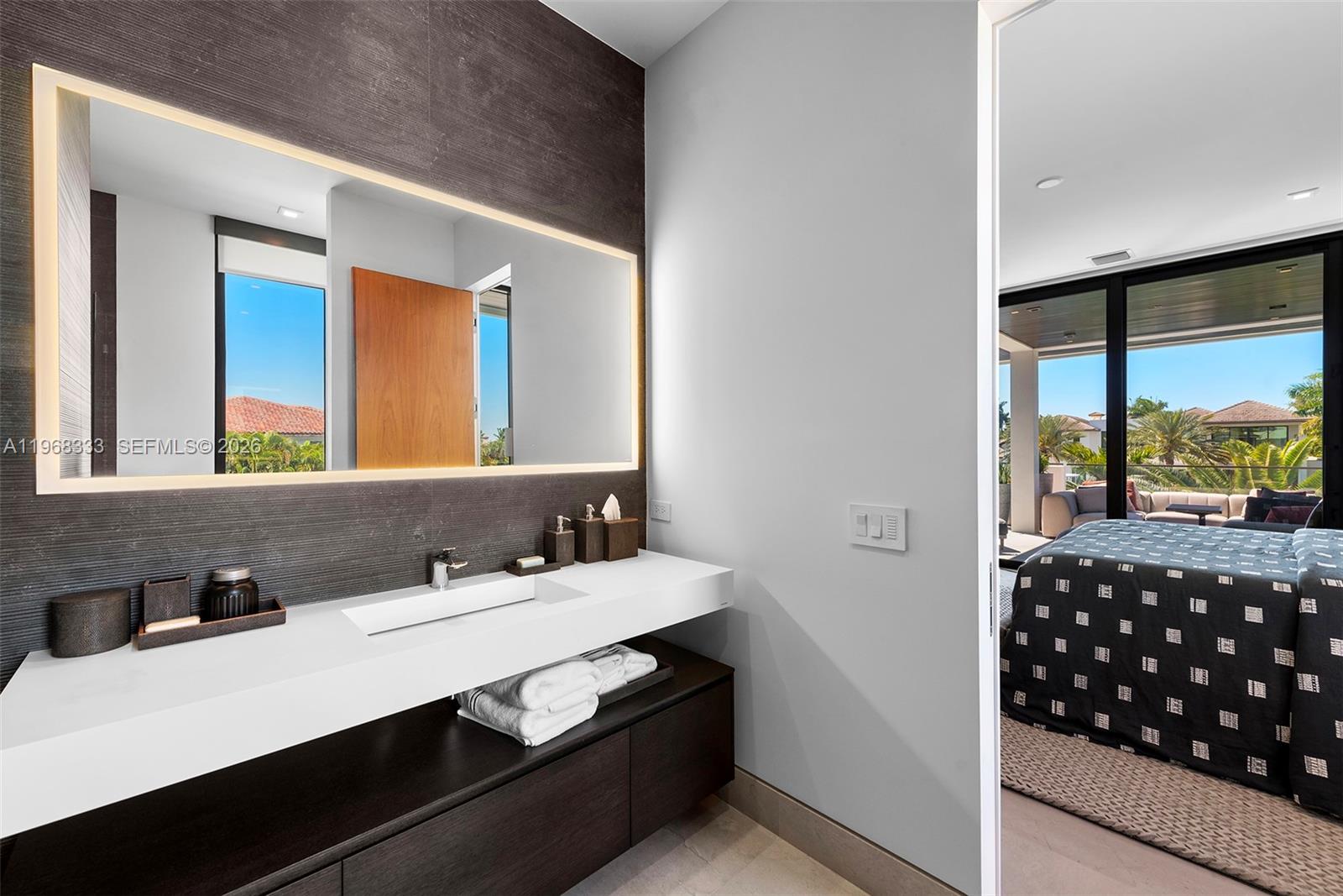 22 Isla Bahia Dr Fort Lauderdale, FL 33316