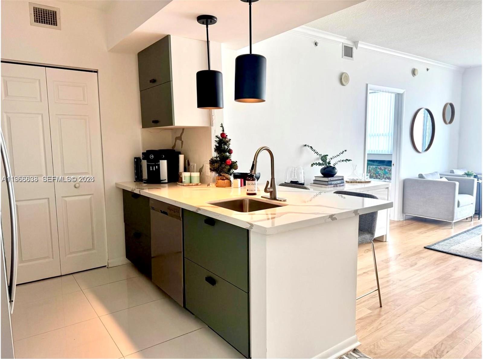 2000 N Bayshore Dr #1003