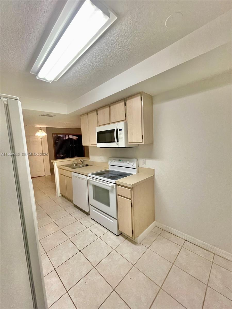 745 SW 148th Ave #815 Sunrise, FL 33325