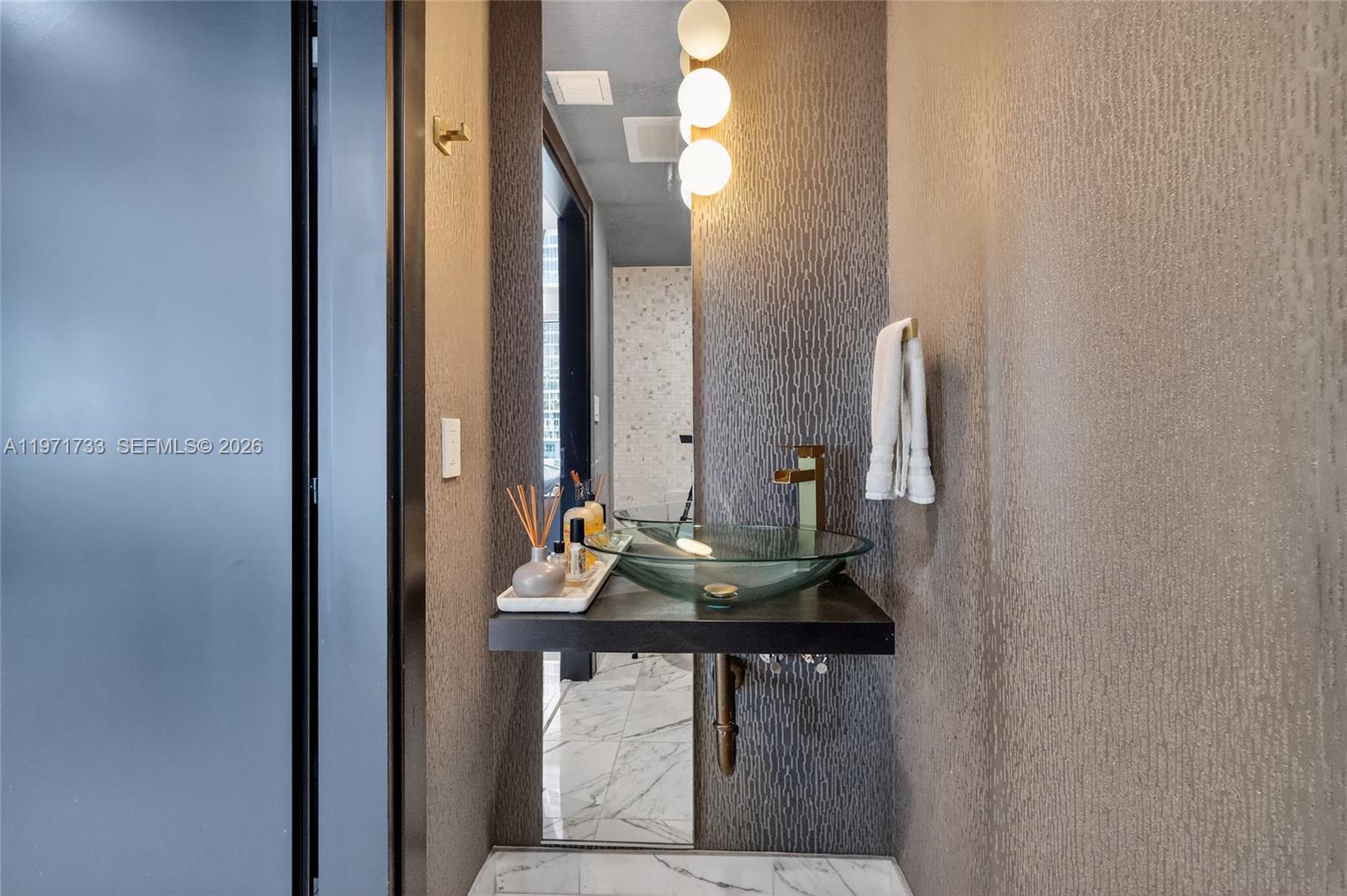 200 Biscayne Blvd Way #1108 Miami, FL 33131