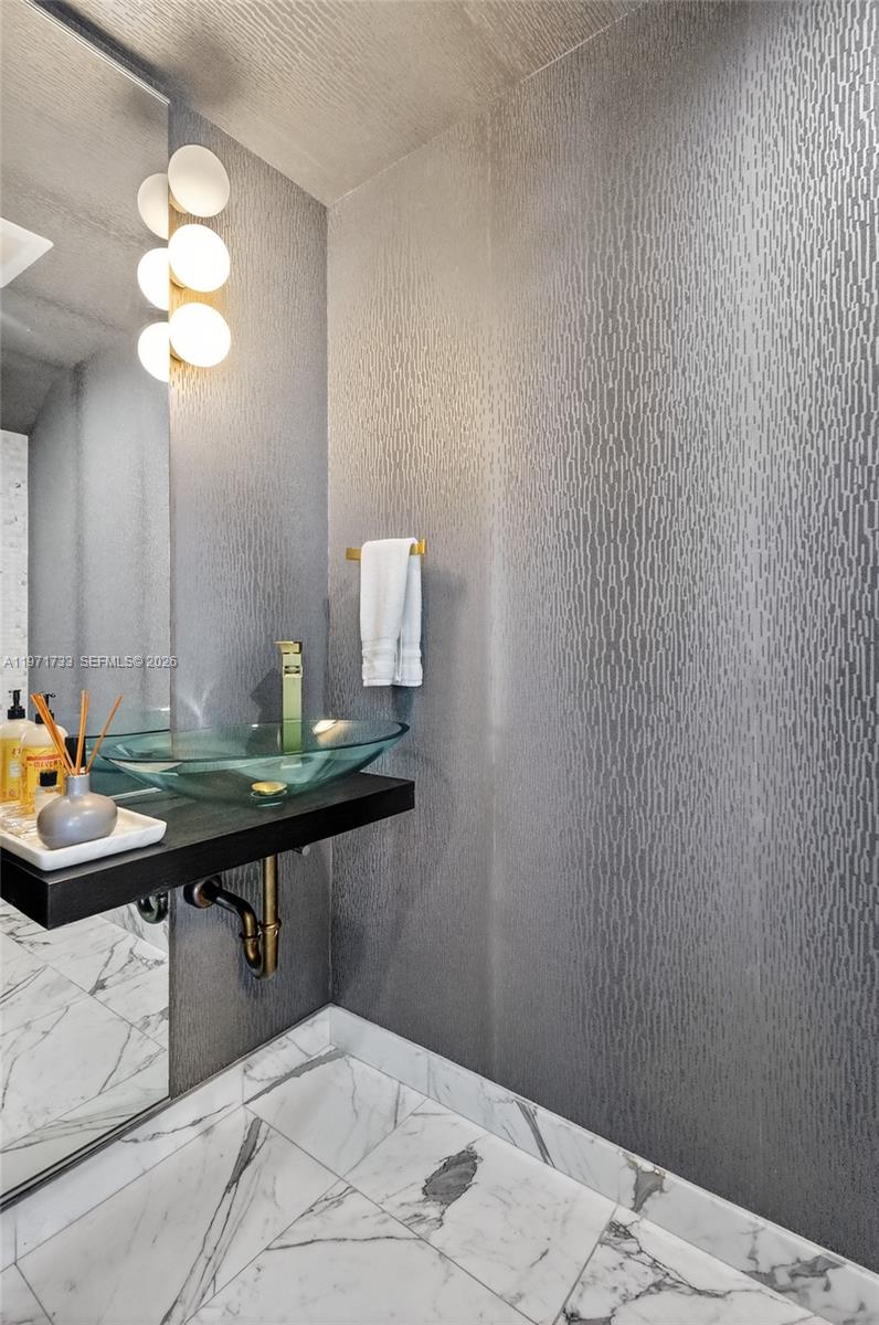 200 Biscayne Blvd Way #1108 Miami, FL 33131