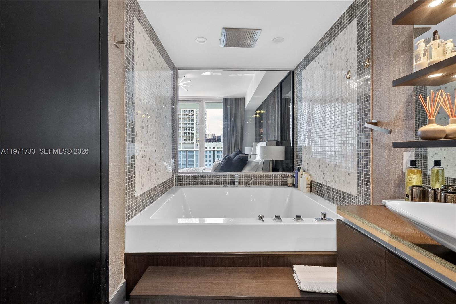 200 Biscayne Blvd Way #1108 Miami, FL 33131