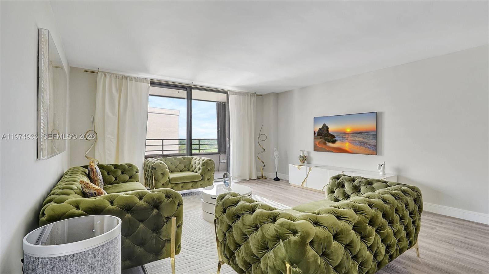 2500 Parkview Dr #1914 Hallandale Beach, FL 33009