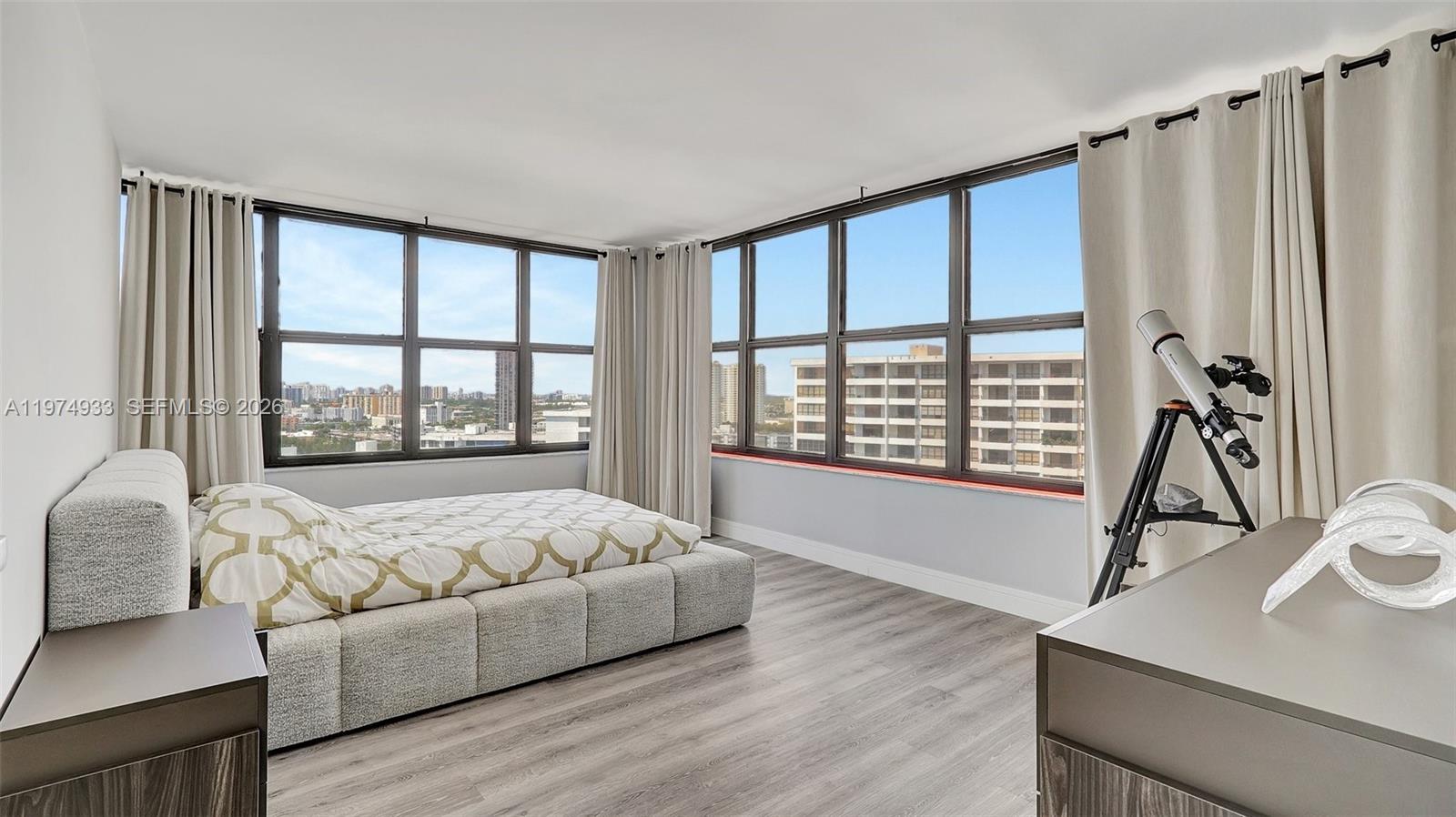 2500 Parkview Dr #1914 Hallandale Beach, FL 33009