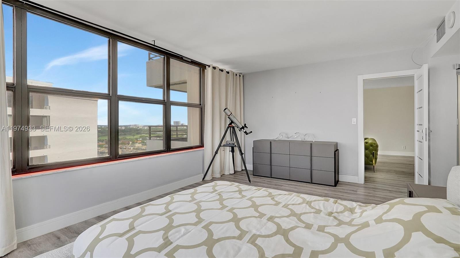 2500 Parkview Dr #1914 Hallandale Beach, FL 33009