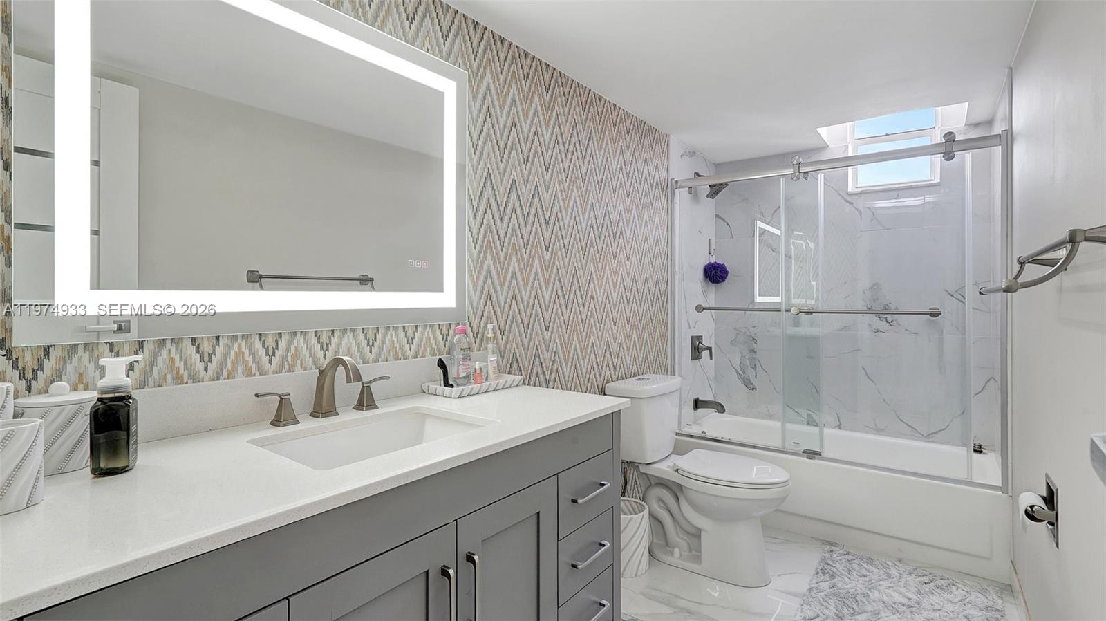 2500 Parkview Dr #1914 Hallandale Beach, FL 33009