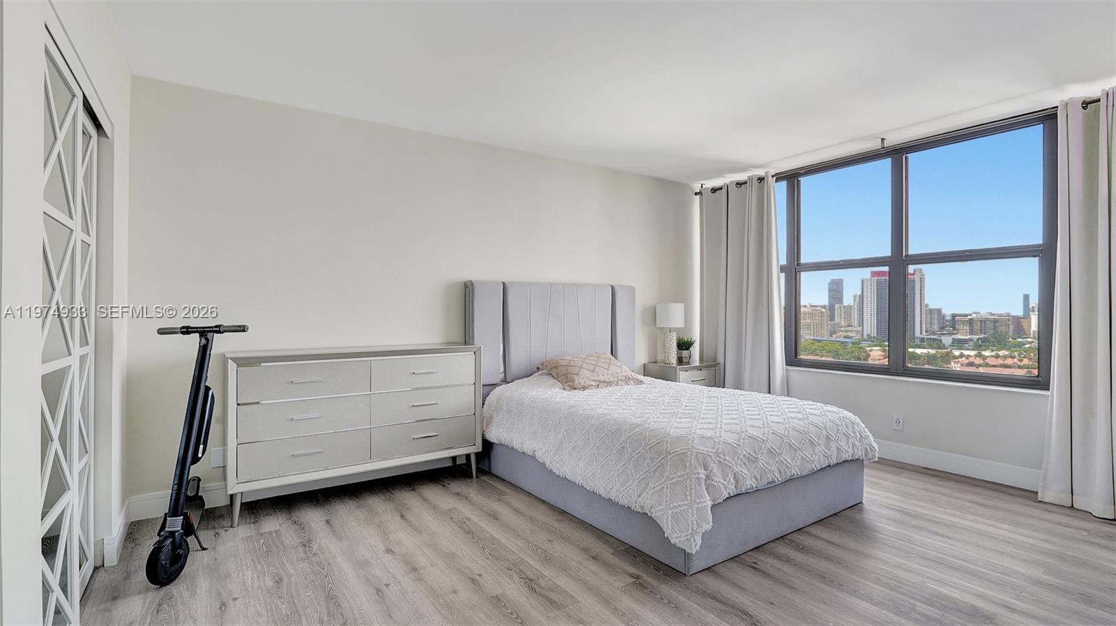 2500 Parkview Dr #1914 Hallandale Beach, FL 33009