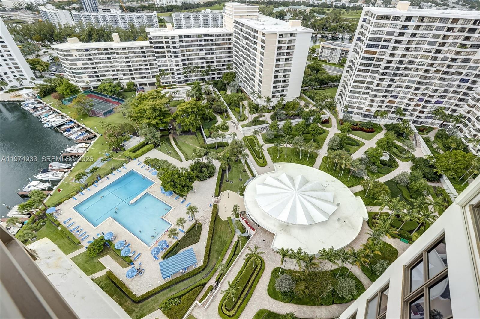 2500 Parkview Dr #1914 Hallandale Beach, FL 33009