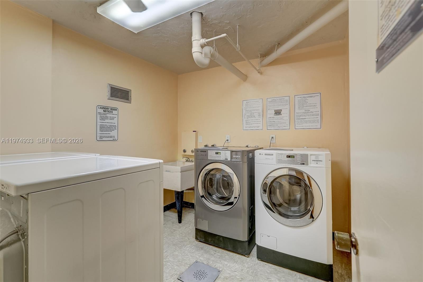 2500 Parkview Dr #1914 Hallandale Beach, FL 33009