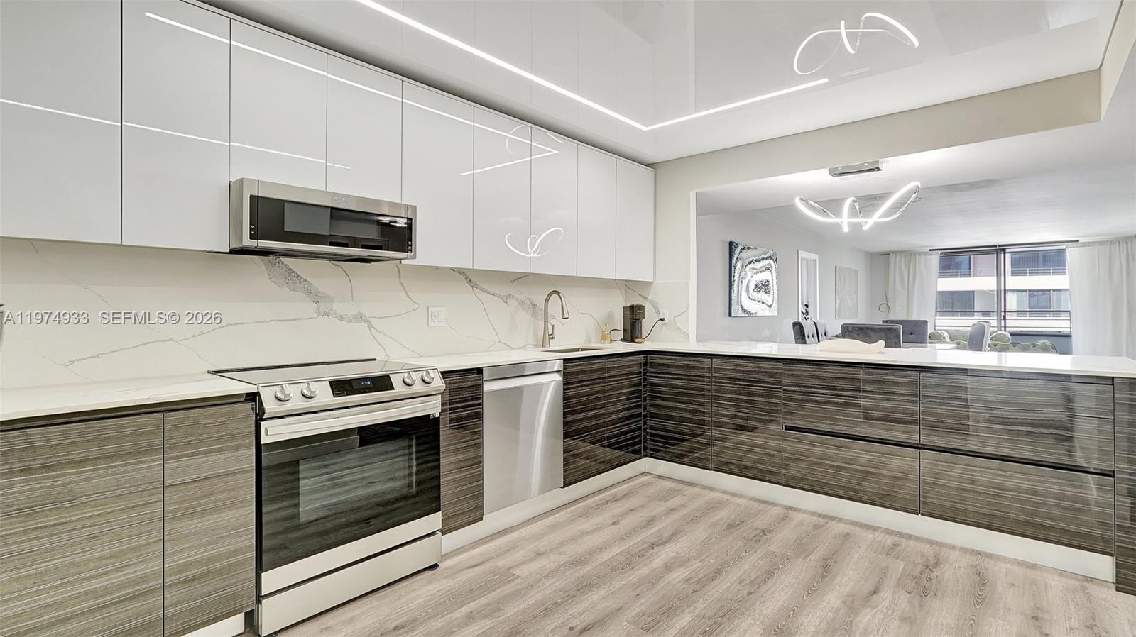 2500 Parkview Dr #1914 Hallandale Beach, FL 33009