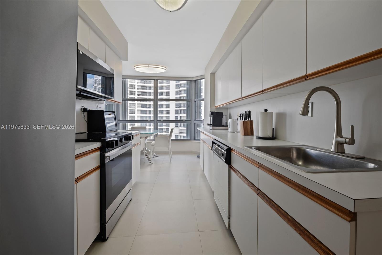 19101 NE 36th Ct #1407 Aventura, FL 33180