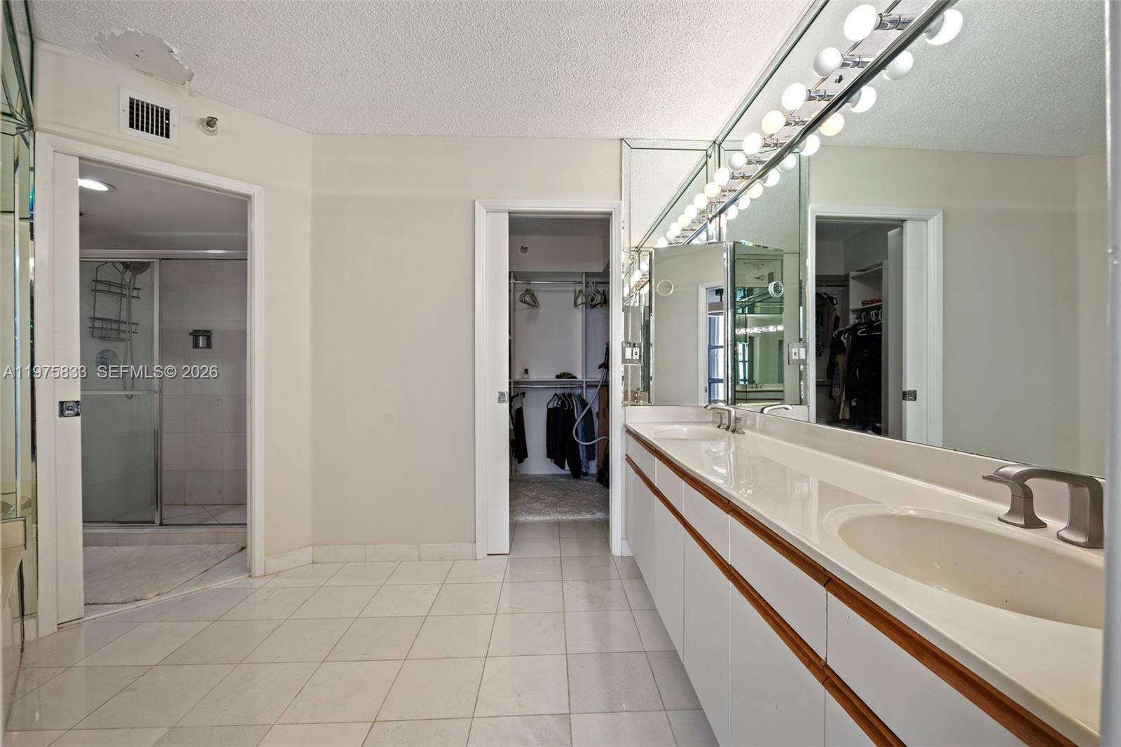 19101 NE 36th Ct #1407 Aventura, FL 33180