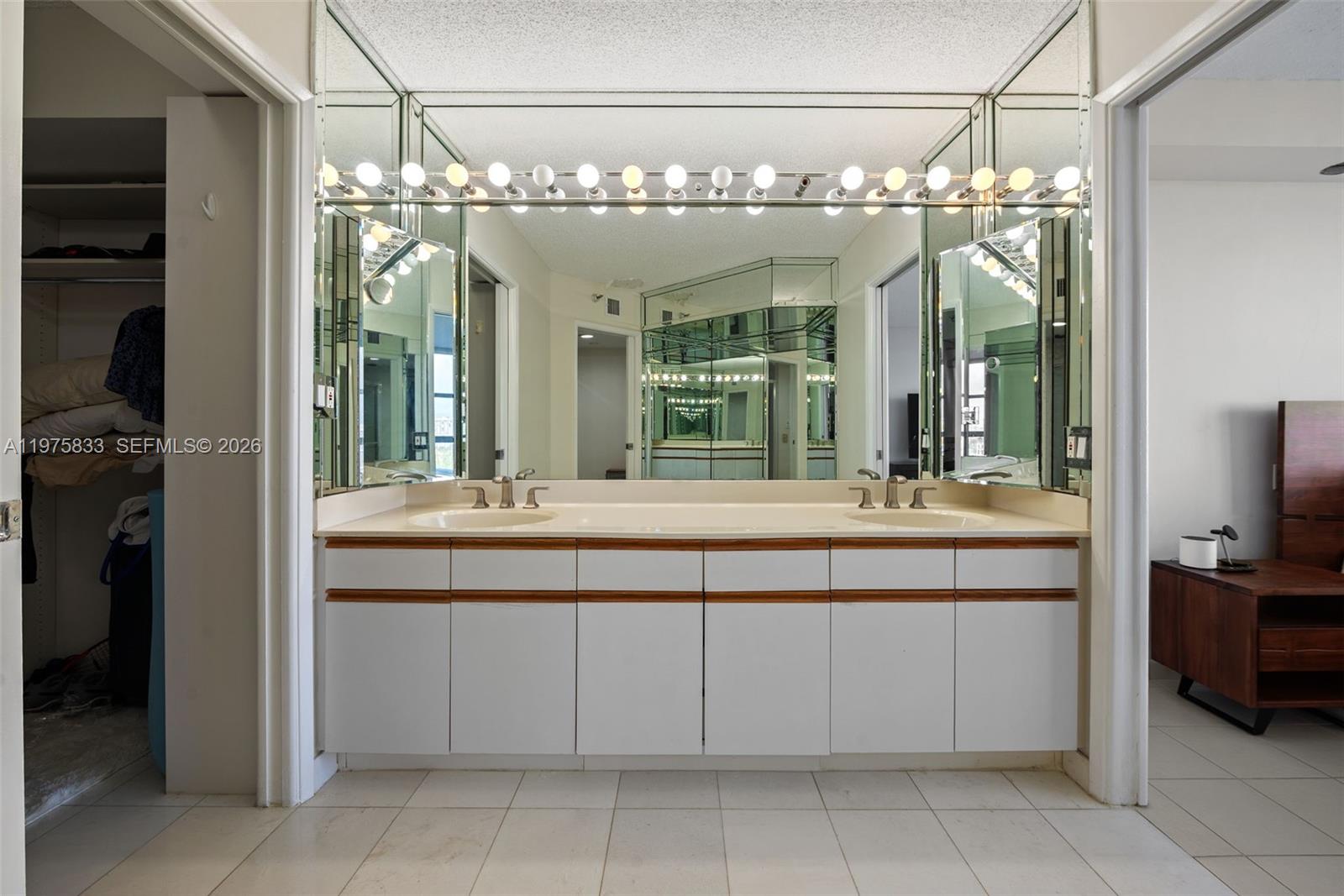 19101 NE 36th Ct #1407 Aventura, FL 33180