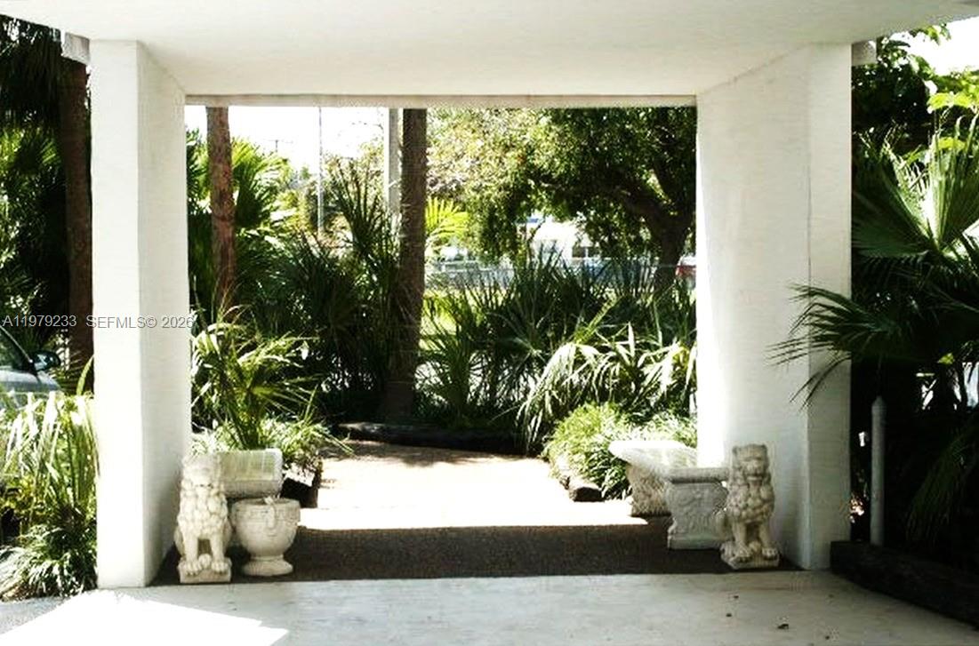 13155 Ixora Ct #310 North Miami, FL 33181