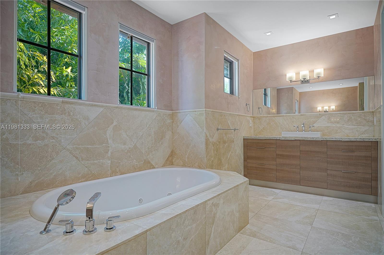 3747 Prairie Ave Miami Beach, FL 33140