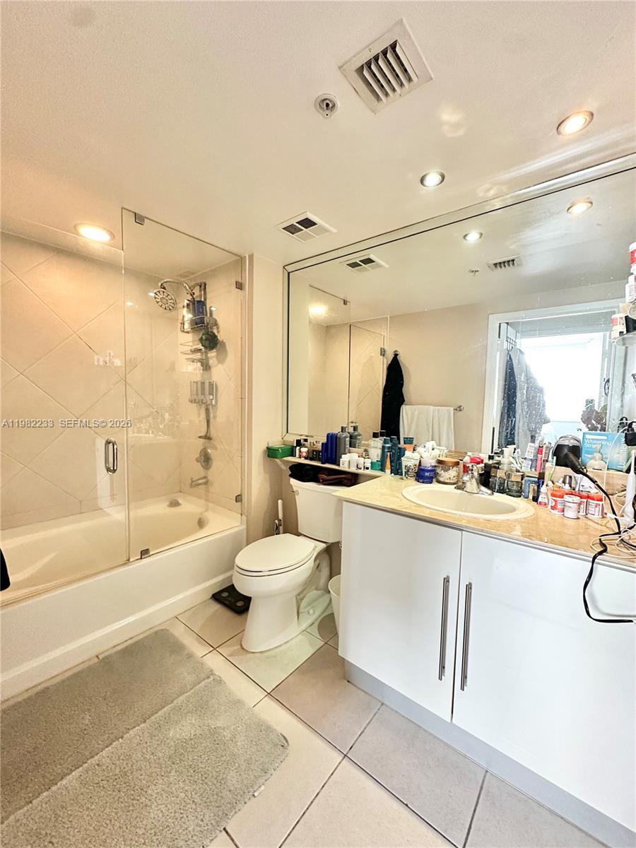 335 S Biscayne Blvd #2702 Miami, FL 33131