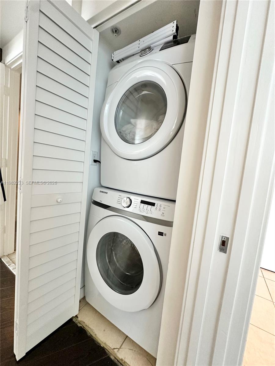 335 S Biscayne Blvd #2702 Miami, FL 33131