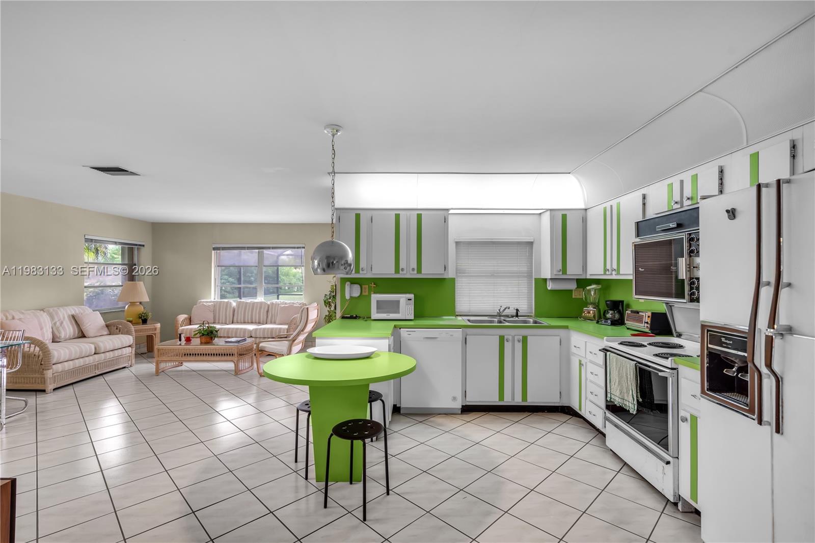 16623 Waters Edge Dr Weston, FL 33326