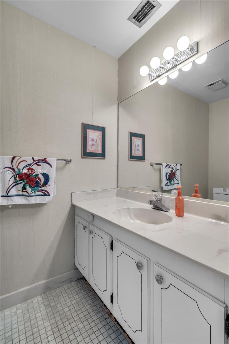 16623 Waters Edge Dr Weston, FL 33326