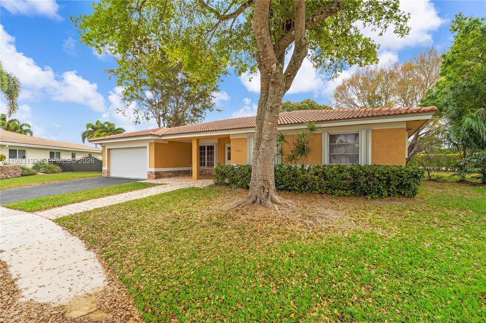 16623 Waters Edge Dr Weston, FL 33326