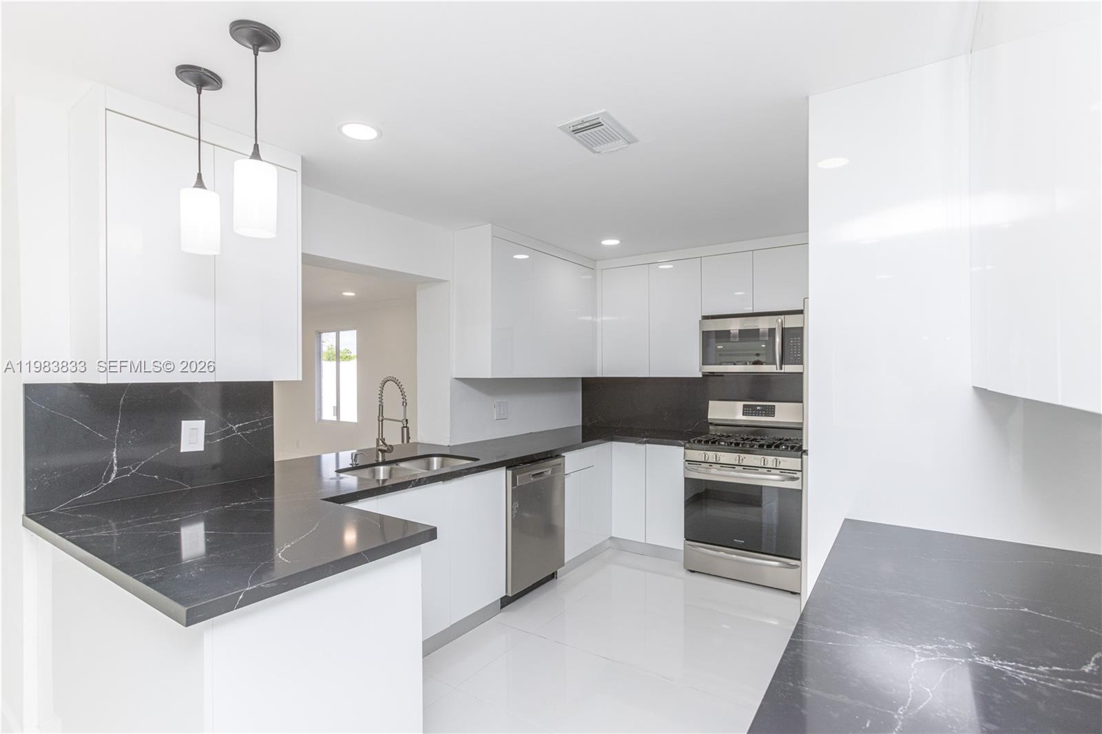 6610 Cody St Hollywood, FL 33024