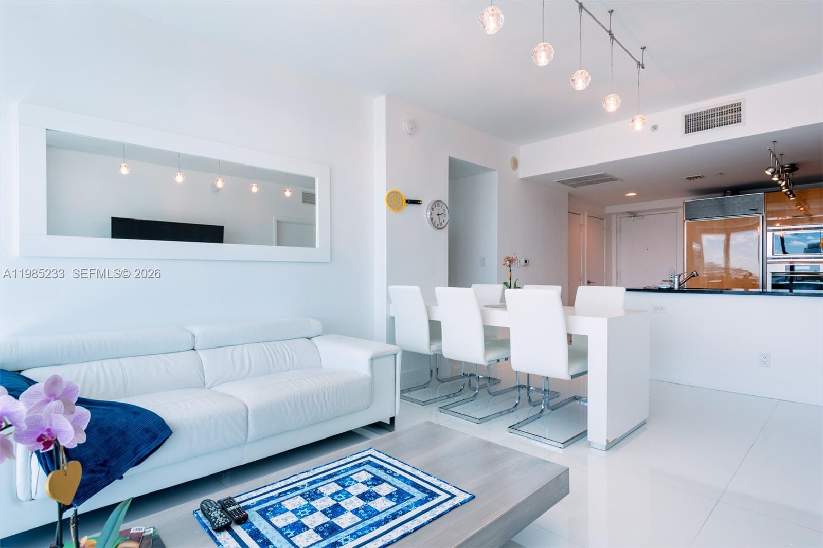 6799 Collins Ave #906