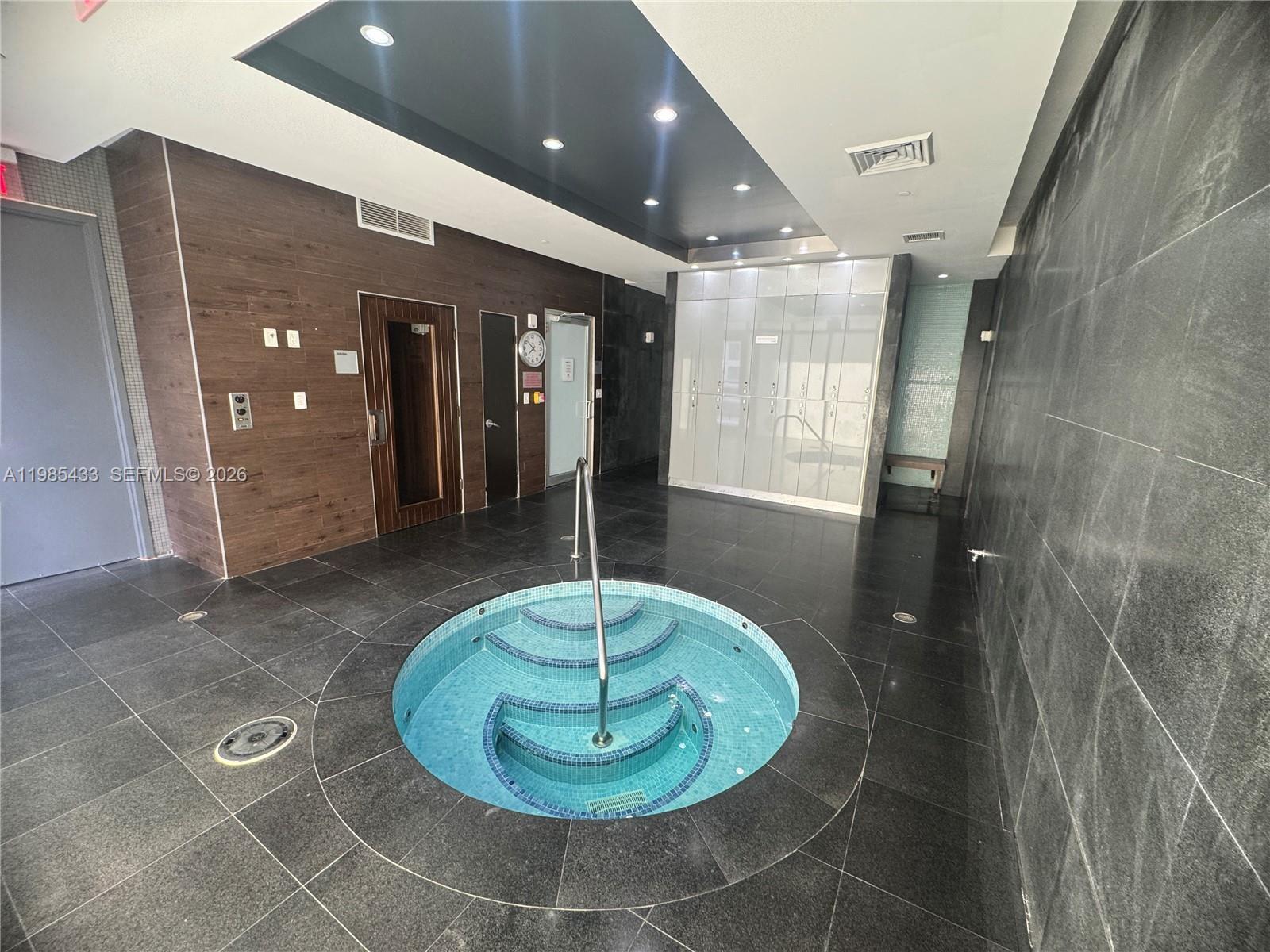 image 500 Brickell West16