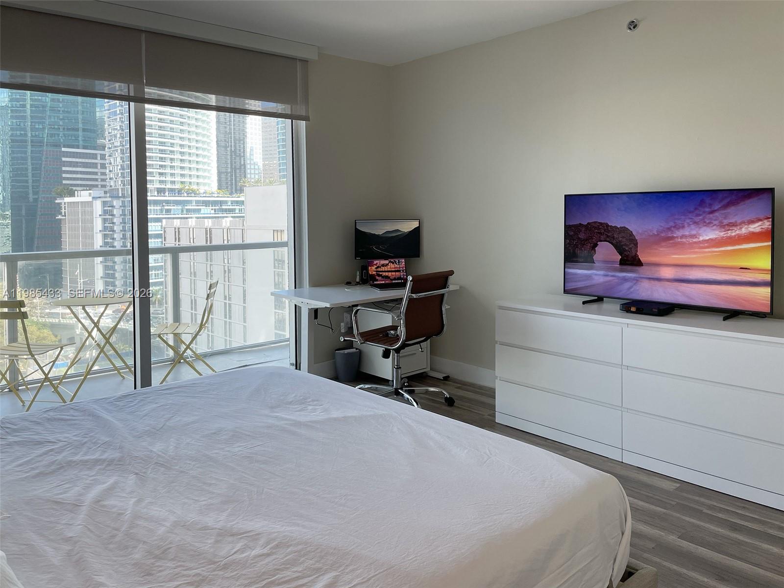 image 500 Brickell West7