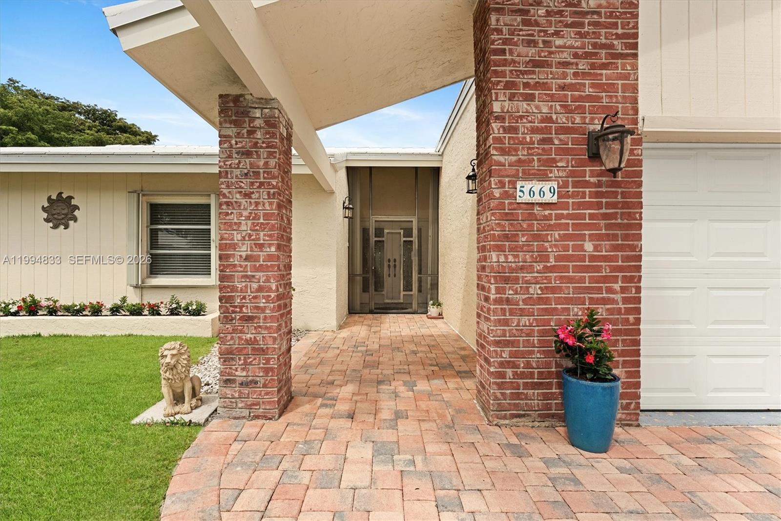 5669 Pinecrest Cir Boca Raton, FL 33433