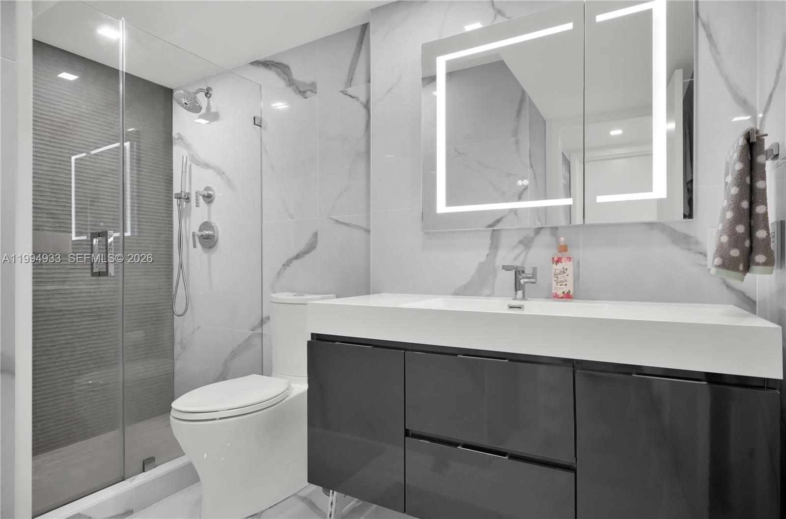 2655 Collins Ave #1911 Miami Beach, FL 33140