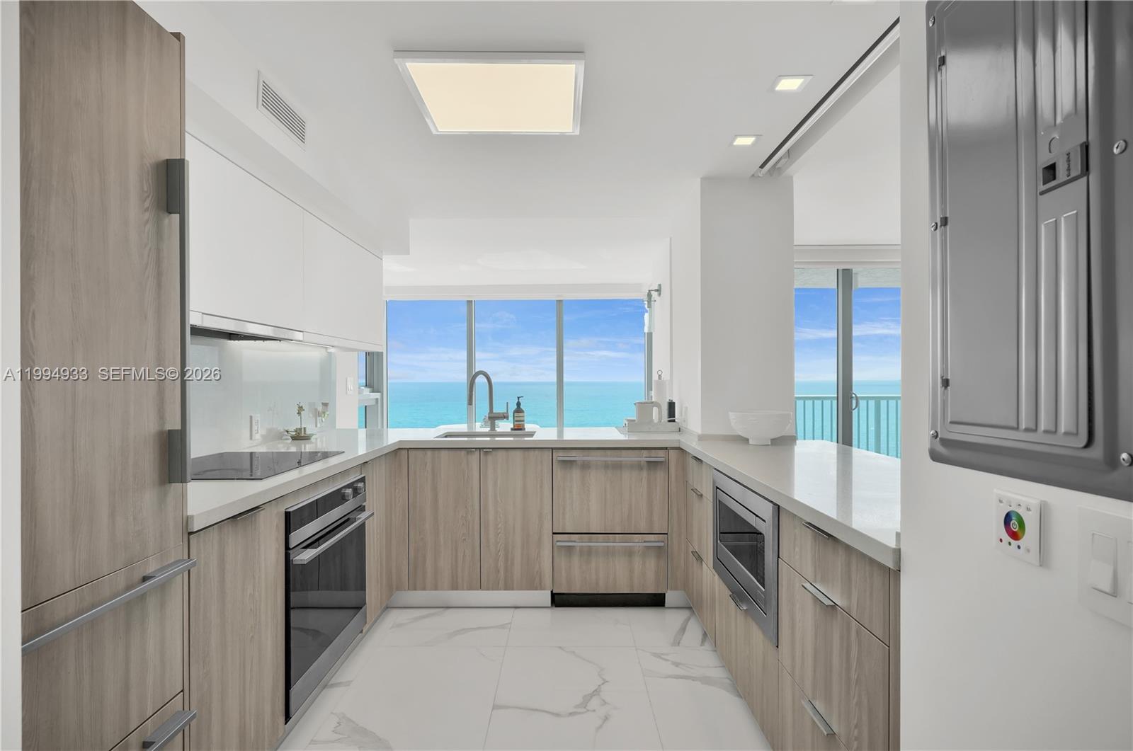 2655 Collins Ave #1911 Miami Beach, FL 33140
