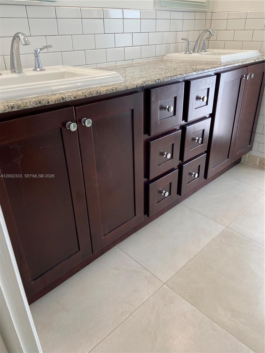 9840 SW 69th Ave Pinecrest, FL 33156