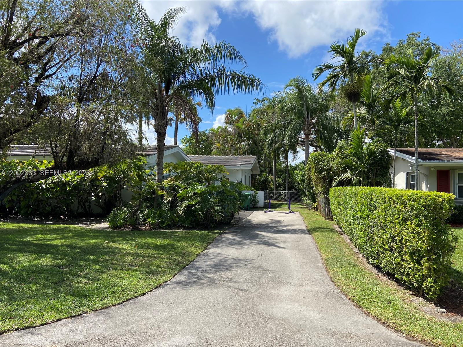 9840 SW 69th Ave Pinecrest, FL 33156