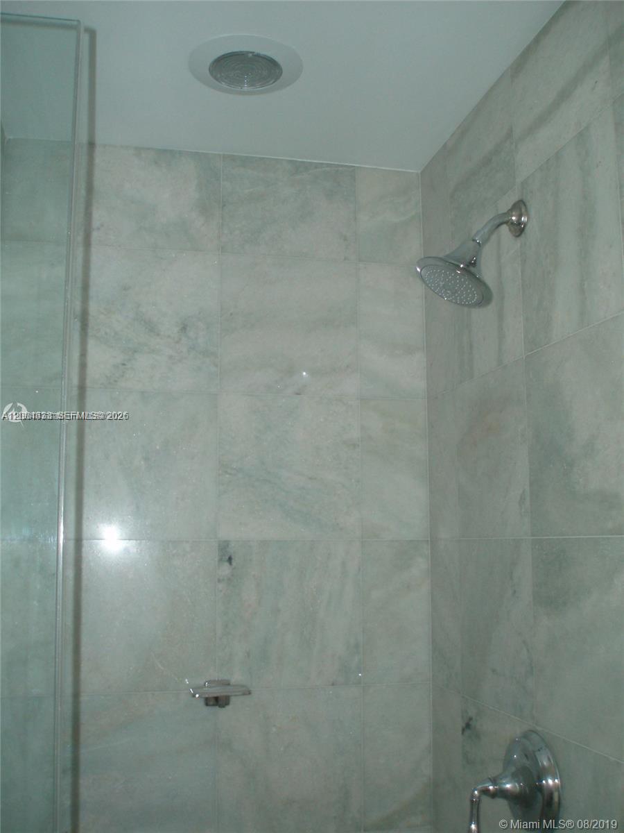 1060 Brickell Ave #1409 Miami, FL 33131