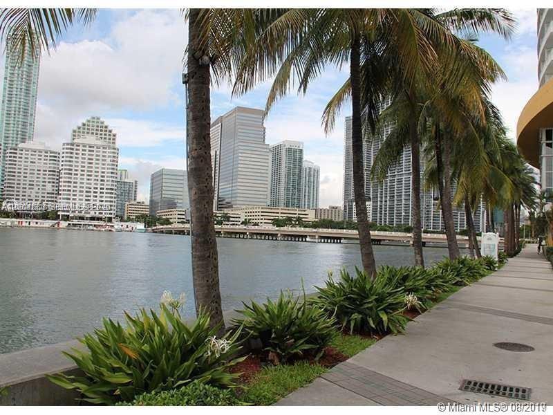 1060 Brickell Ave #1409 Miami, FL 33131