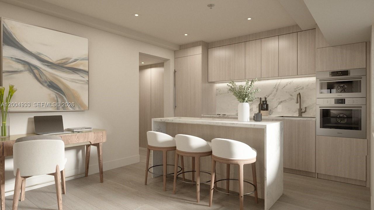 260 Collins Ave #105/106